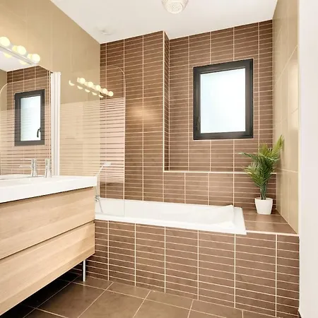 Moderne Avec Vue A Pechabou