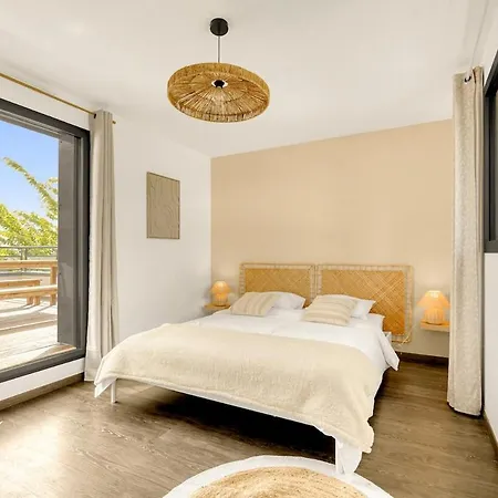 Moderne Avec Vue A * Pechabou
