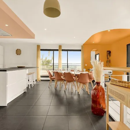 Moderne Avec Vue A Villa Pechabou