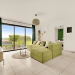 Moderne Avec Vue A فيلة Pechabou