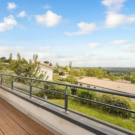 Moderne Avec Vue A * Pechabou