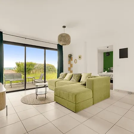 Moderne Avec Vue A Villa Pechabou
