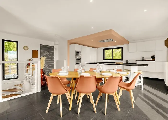 Moderne Avec Vue A Pechabou