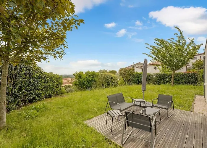 Moderne Avec Vue A Pechabou