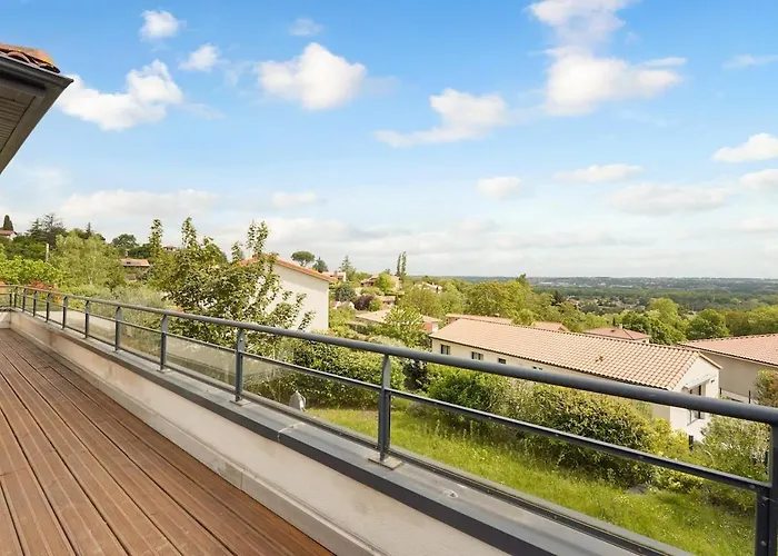 Moderne Avec Vue A * Pechabou