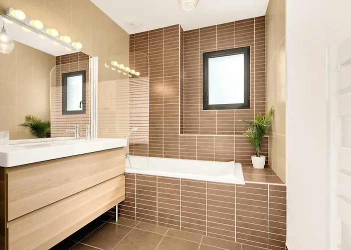 Moderne Avec Vue A Pechabou