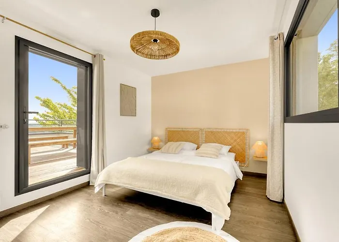 Moderne Avec Vue A * Pechabou